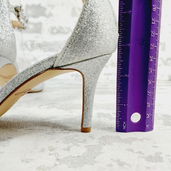 New Badgley Mischka Raleigh Silver Ankle Strap Pointed Toe Heels C207 - Picture 9 of 13